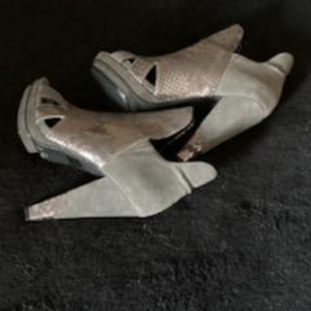Shoes - Picture 2 of 3